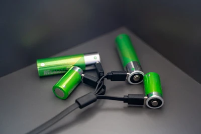 Comment effectuer correctement la charge initiale d’une batterie lithium-ion ...
