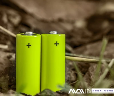 Piles au lithium contre. Batteries traditionnelles : qui arrive en tête ?